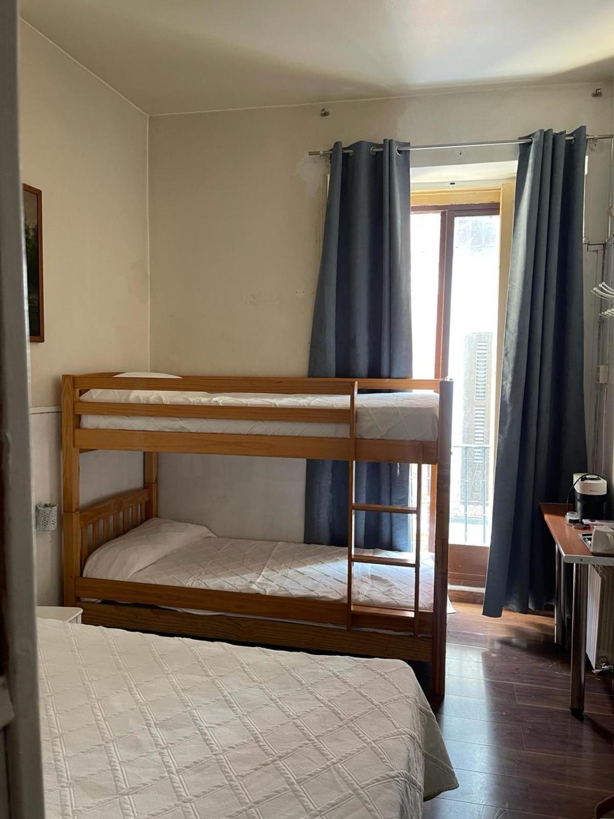 Hostal Daniel Μαδρίτη Εξωτερικό φωτογραφία