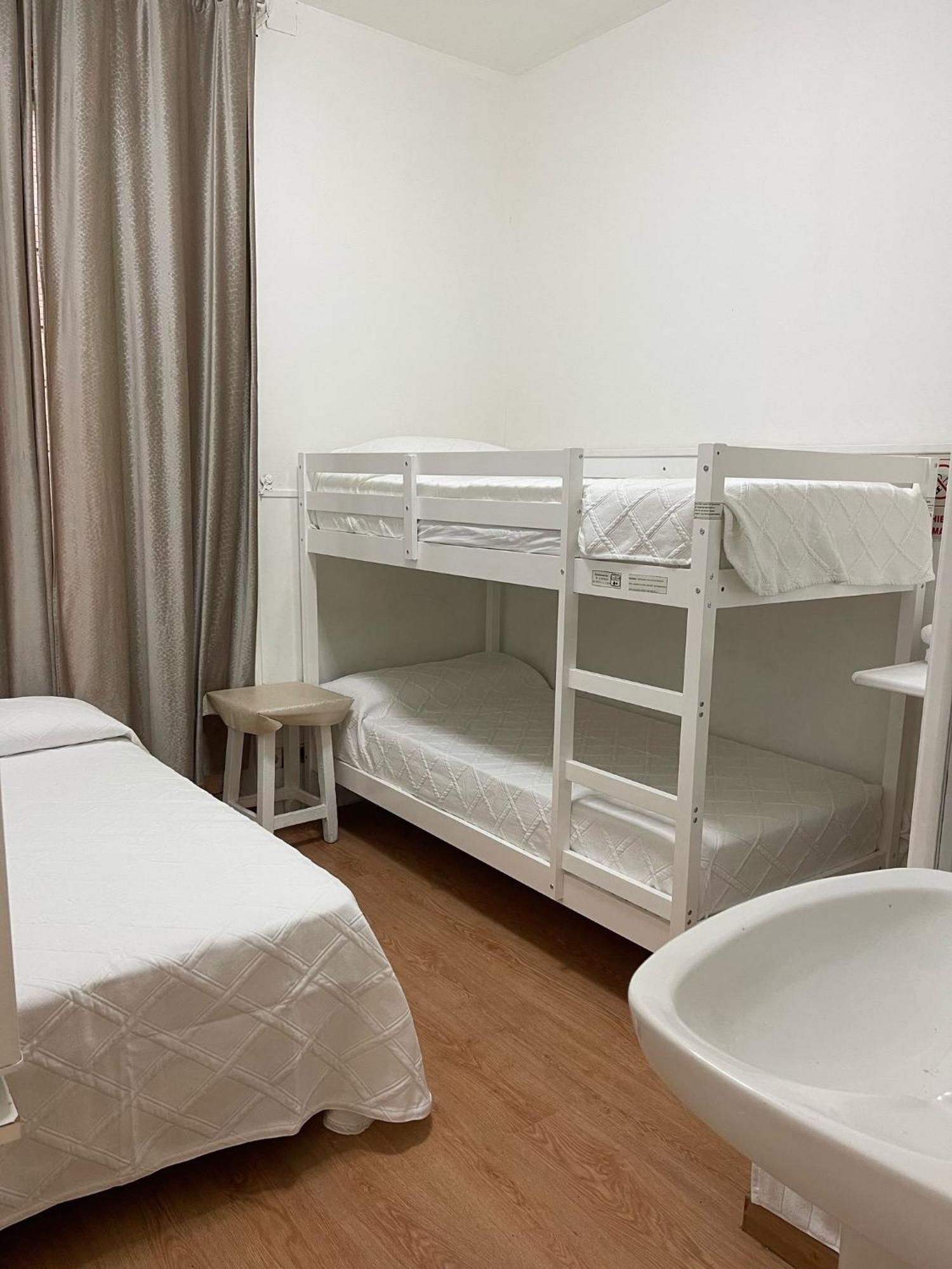 Hostal Daniel Μαδρίτη Εξωτερικό φωτογραφία