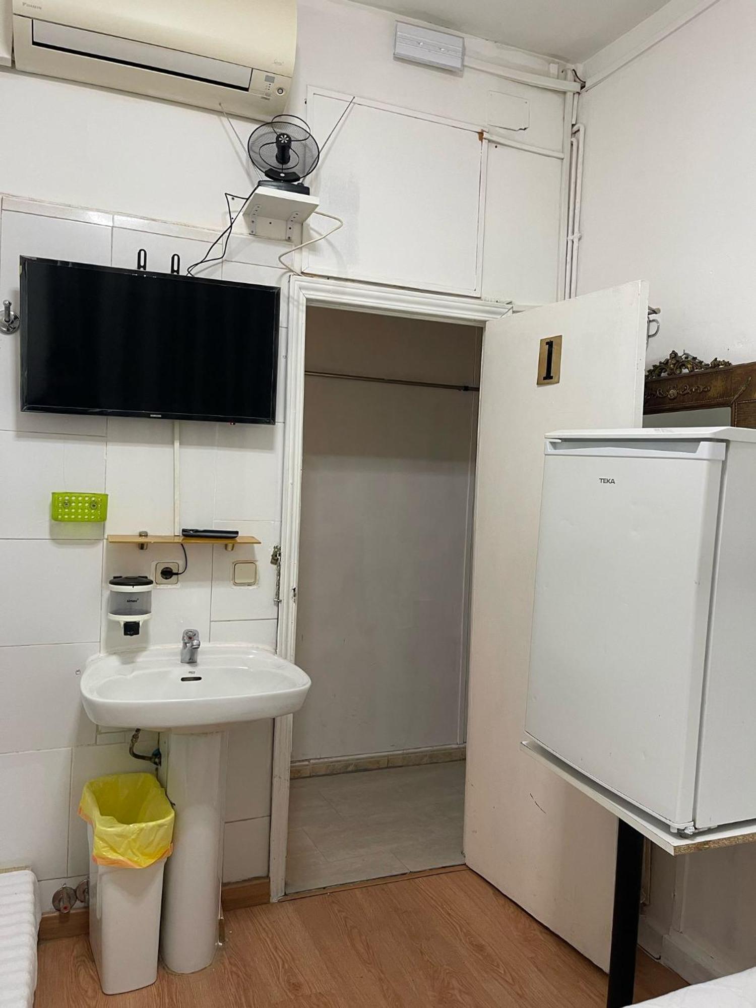 Hostal Daniel Μαδρίτη Εξωτερικό φωτογραφία
